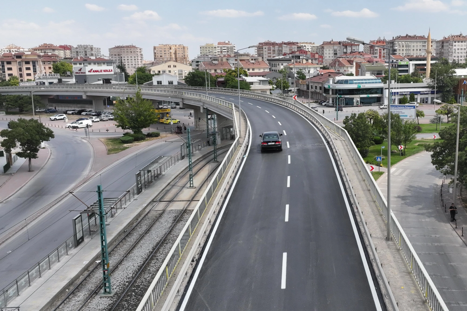 Konya Kunduracılar Üst Geçidi'nde tamamlanan asfalt yenileme çalışması