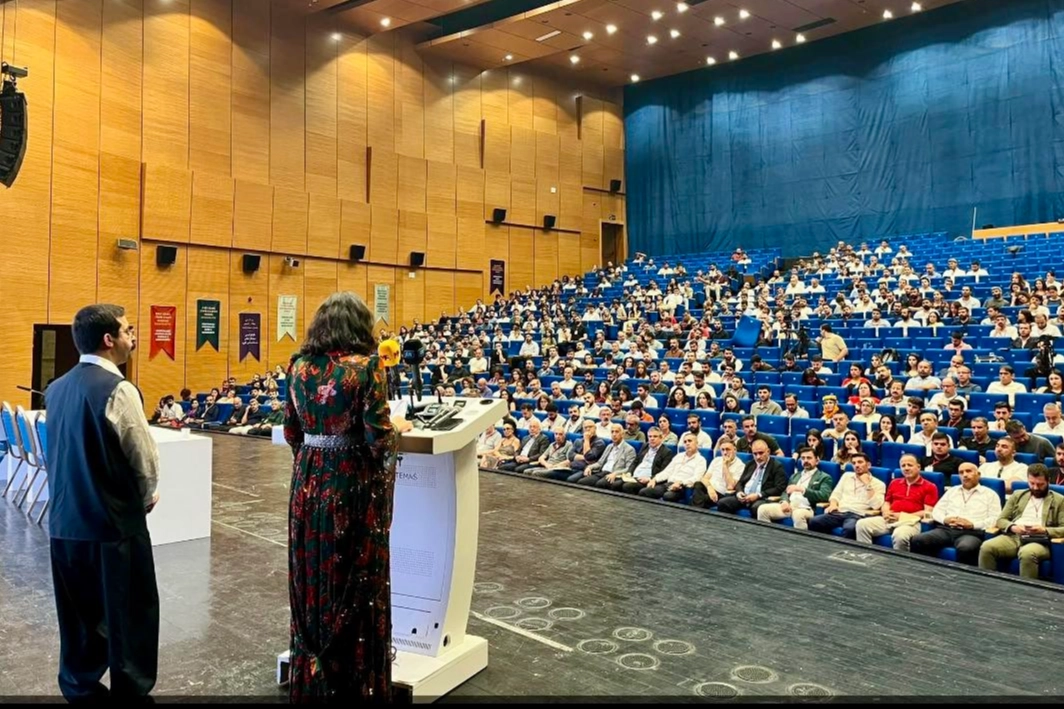 Ağrı Barosu Başkanı Av. Serdar Günakın Diyarbakır'da düzenlenen Hukukçular Konferansı'na katıldı.