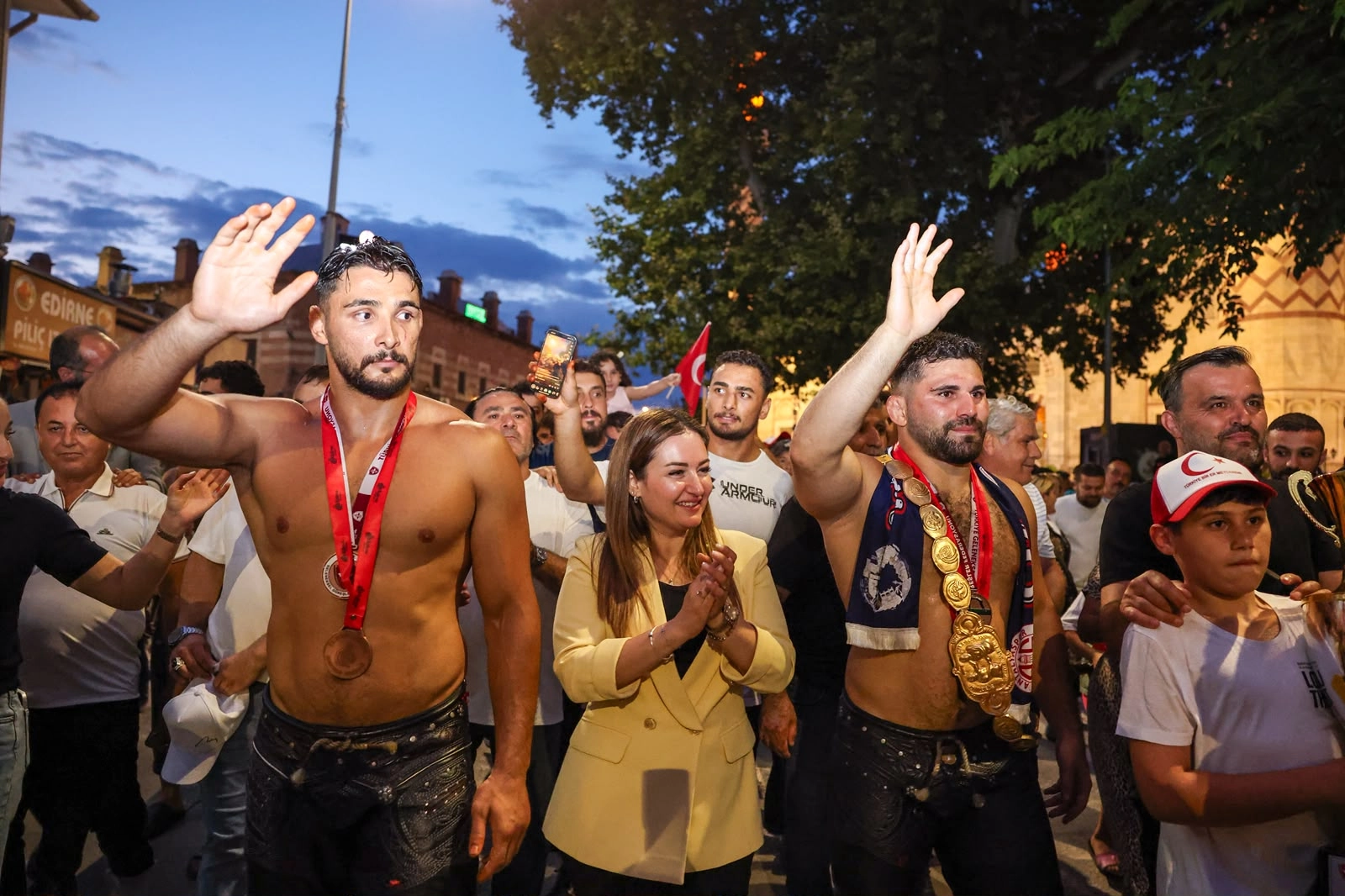 Antalyalı Erkan Taş, 665. Kırkpınar Yağlı Güreşleri'nde başpehlivan olarak altın kemeri kazandı.
