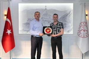 Türkiye Boks Federasyonu Başkanı ve heyeti Ağrı Valisi Önder Bozkurt'u ziyaret etti.