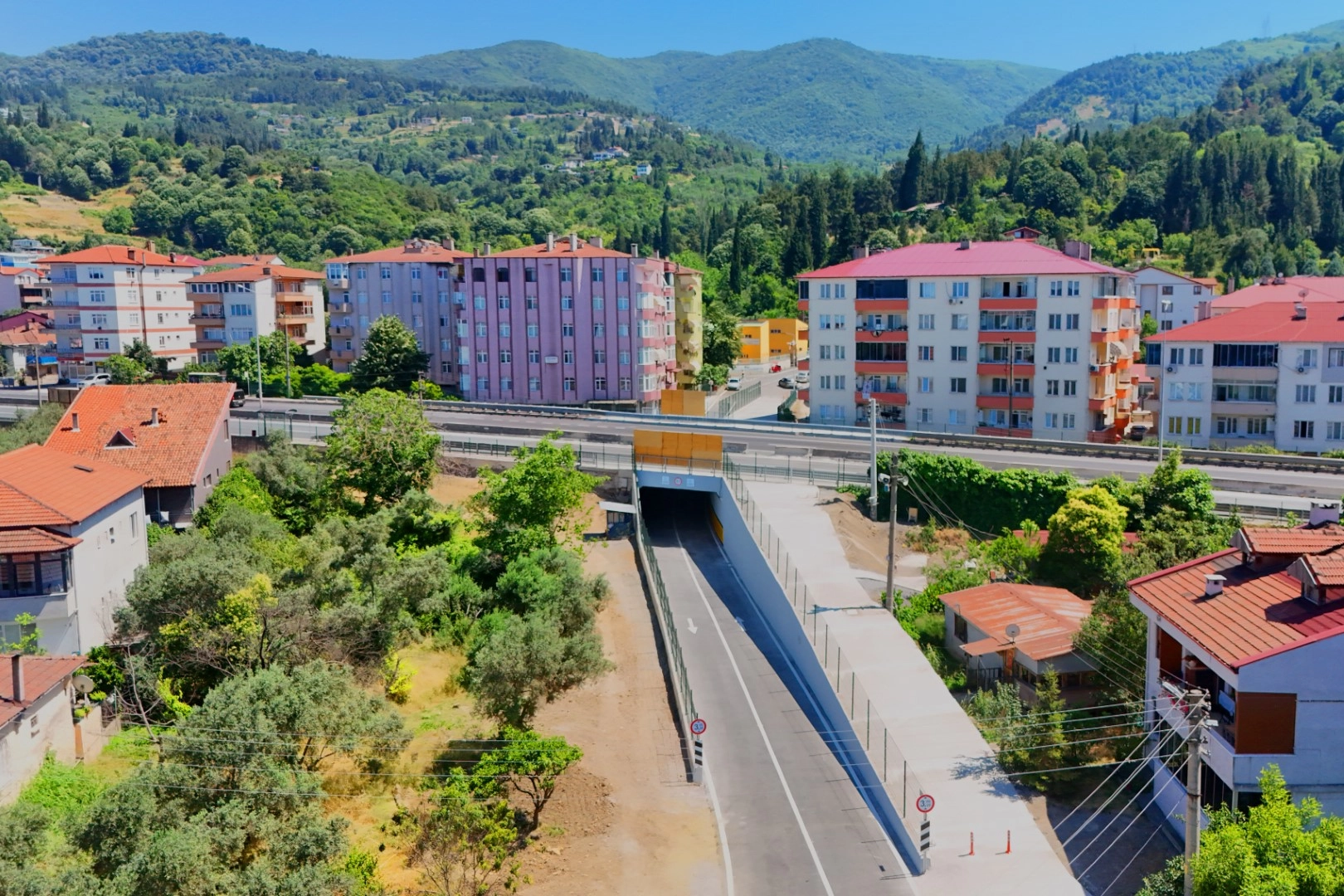 Kocaeli Gölcük Ulaşlı Alt Geçidi'nin trafiğe açılmasını gösteren görsel