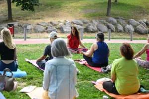Bornova'da kadınlar doğayla iç içe yoga ve meditasyon etkinliğinde buluştu