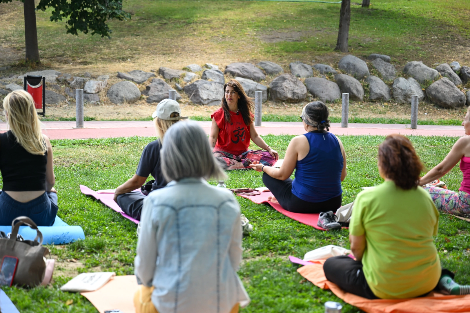 Bornova'da kadınlar doğayla iç içe yoga ve meditasyon etkinliğinde buluştu