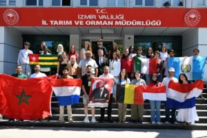 Uluslararası tarım öğrencileri ve akademisyenler İzmir İl Tarım ve Orman Müdürlüğü'nü ziyaret ediyor.