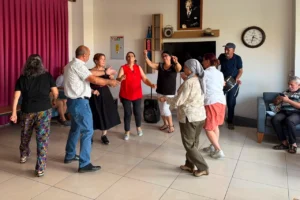 Mersin'de Dünya Emekliler Günü kapsamında Büyükşehir Belediyesi tarafından düzenlenen etkinliklere katılan emekliler