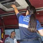 İzmir'de zabıta ekipleri ticari araçlarda klima denetimi yapıyor