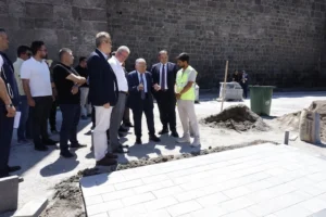 Kayseri Cumhuriyet Meydanı'nda devam eden yenileme ve modernizasyon çalışmaları