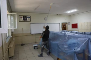 Bursa Büyükşehir Belediyesi'nin eğitime destek kapsamında okulları yenileme çalışmaları.