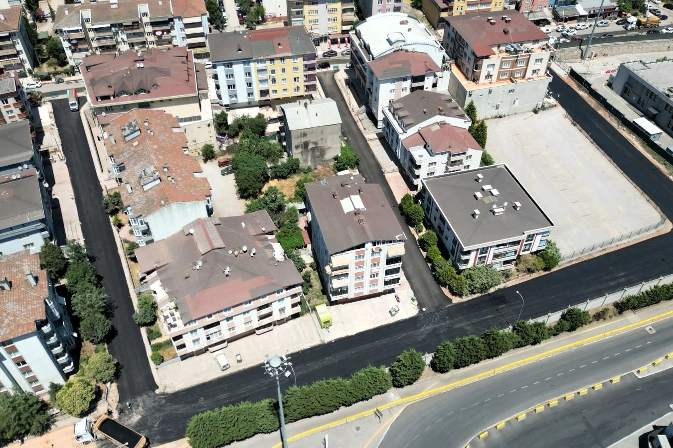 Kocaeli Körfez'de Büyükşehir Belediyesi'nin 58 sokağı kapsayan modernizasyon çalışmaları