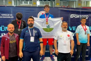 Osmangazi Belediyesporlu boksör Muhammet Gümüş'ün U15 Türkiye Boks Şampiyonası'nda kazandığı altın madalya ve Avrupa Şampiyonası'na katılma hakkı.