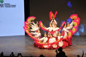 Bursa'da 38. Uluslararası Altın Karagöz Halk Dansları Yarışması görkemli bir açılışla başladı