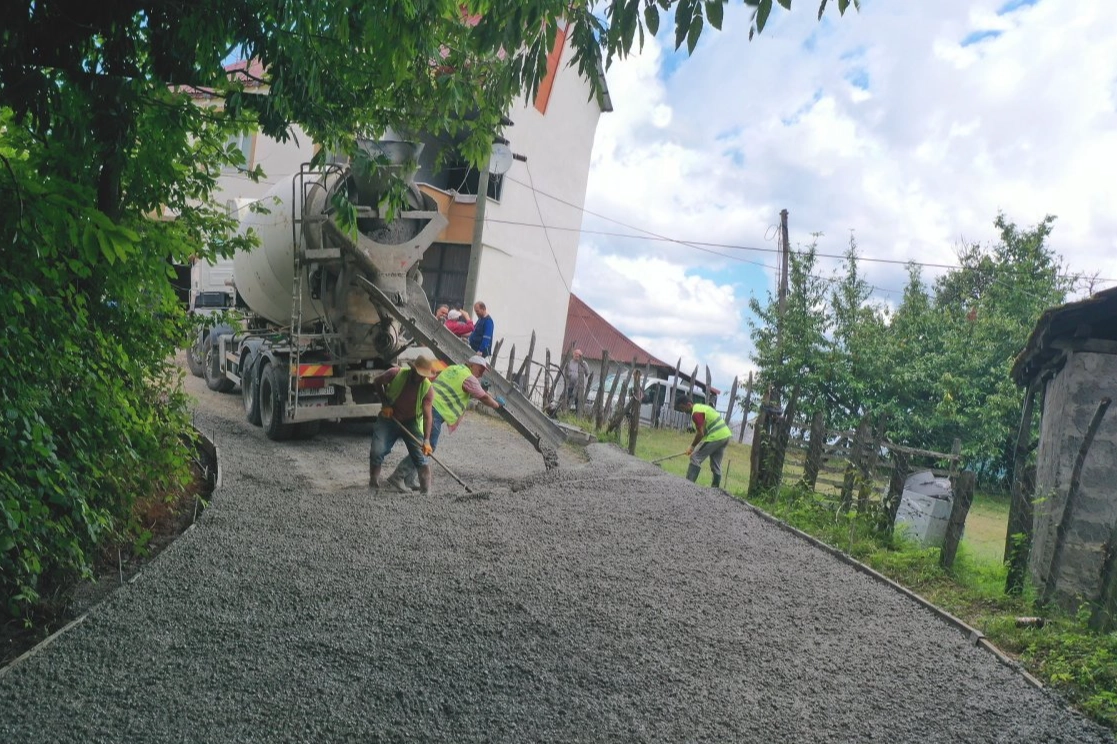 Ordu ve Samsun'u birbirine bağlayan yolda devam eden beton yol çalışmaları