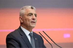 Ticaret Bakanı Ömer Bolat, 2026 yılı üçüncü çeyrek dış ticaret beklenti anketini değerlendirerek ihracattaki rekorları ve yıl sonu hedefini duyurdu.