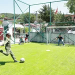 Osmangazi Belediyesi Güneybudaklar Mahallesi'ne yeni halı saha kazandırdı