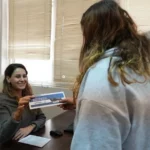 Denizli Büyükşehir Belediyesi'nin yeni doğan bebeklere yönelik yardım projesi kapsamında ailelere toplam 14,5 milyon TL destek sağlandığına dair haber görseli.