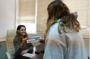 Denizli Büyükşehir Belediyesi'nin yeni doğan bebeklere yönelik yardım projesi kapsamında ailelere toplam 14,5 milyon TL destek sağlandığına dair haber görseli.