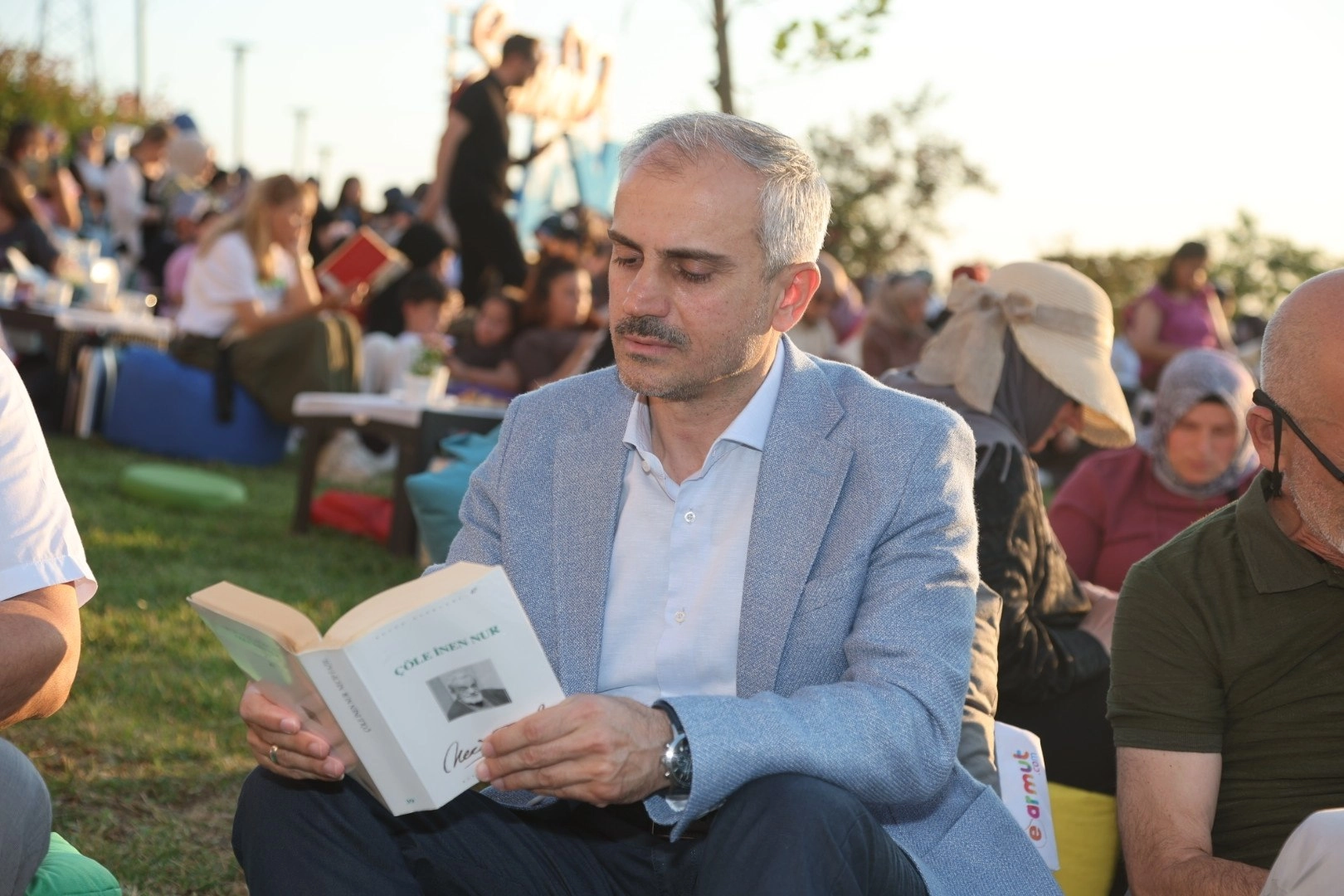 Çayırova Okuyor Projesi final etkinliğinde bir araya gelen kitapseverler