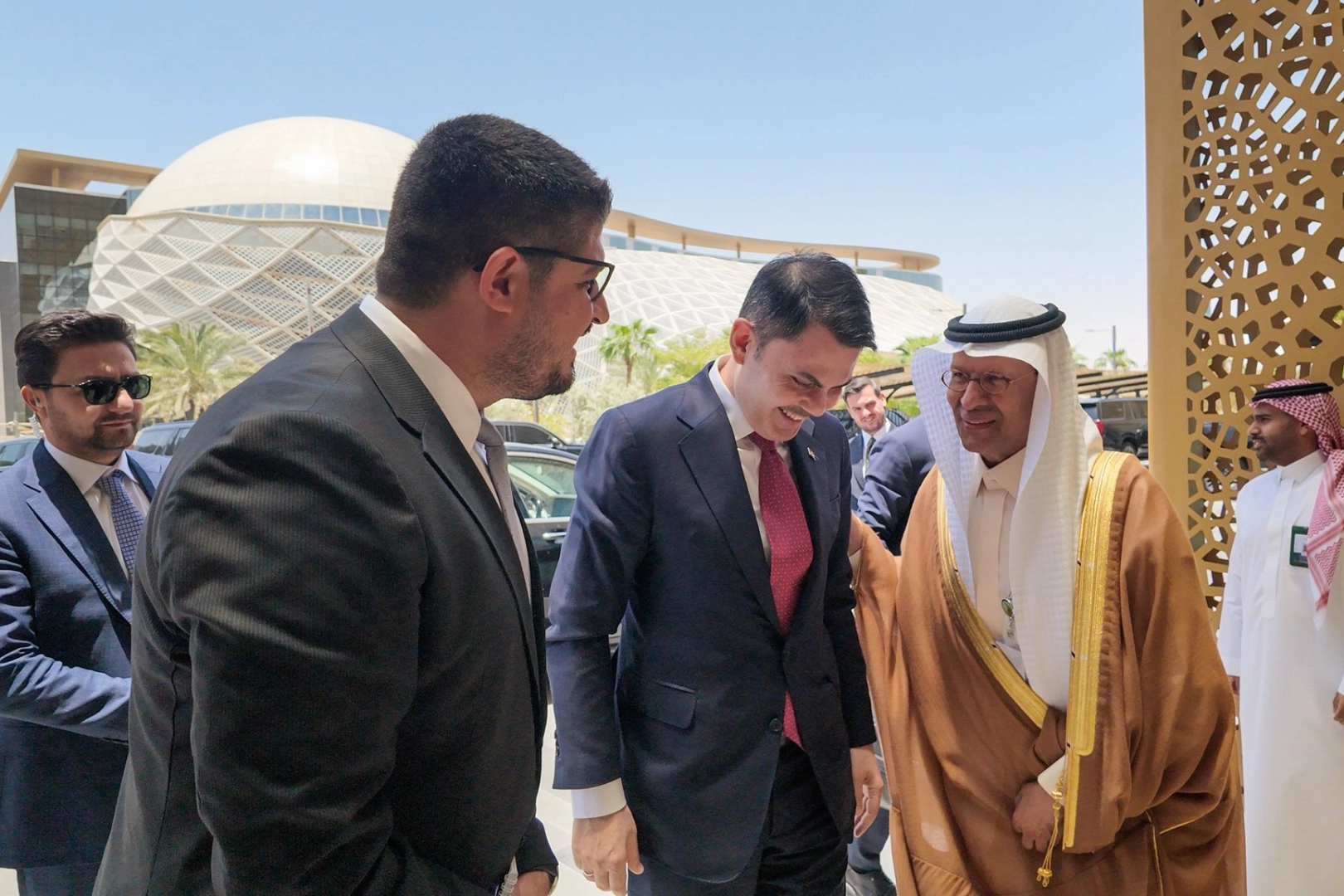 Bakan Murat Kurum ve Suudi Arabistan Enerji Bakanı Prens Abdülaziz bin Selman, COP31 ve enerji dönüşümü konularını görüştü.