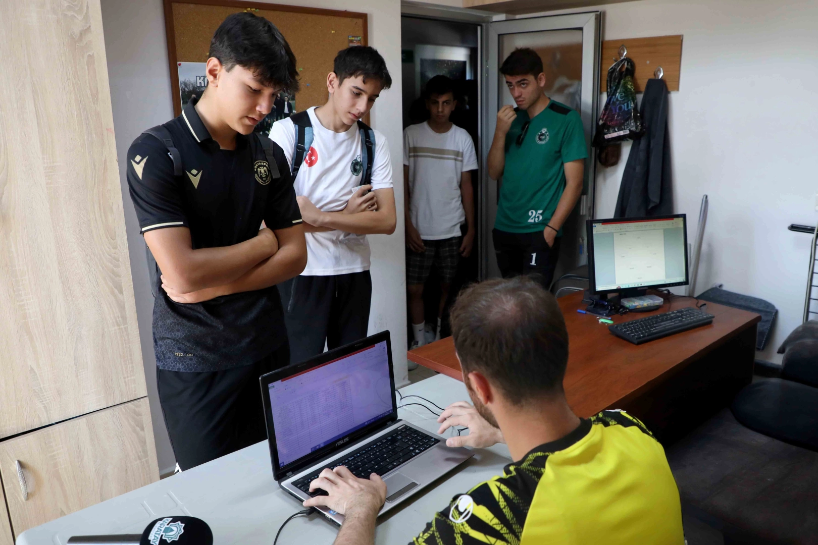 Karatay Belediyespor futbolcu seçmeleri için genç yetenekleri davet ediyor