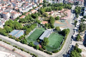 Kocaeli Ana Ocağı Aile Yaşam Parkı projesinin ilk adımları atılıyor, kadın ve ailelere yönelik kapsamlı bir merkez inşa ediliyor.