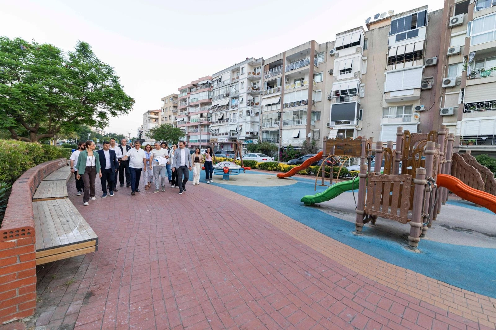 Karşıyaka'ya yapılacak 2.4 km'lik yeni bisiklet yolu ve çevre düzenlemesi projesi