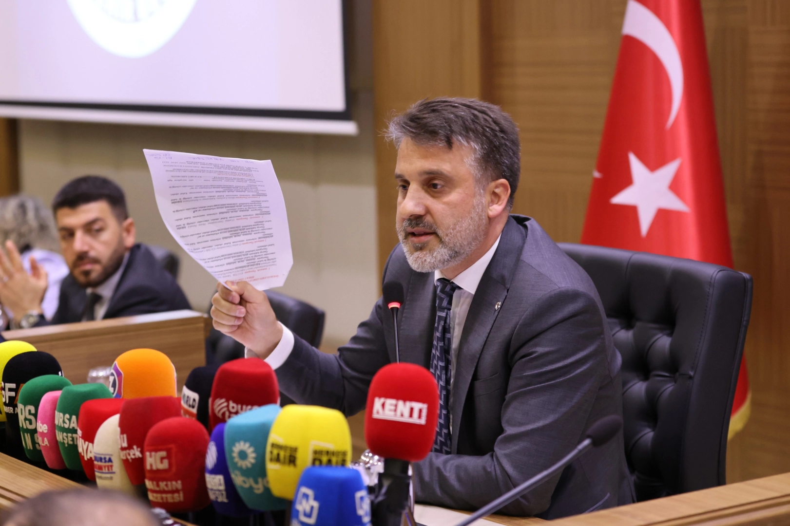 Bursa Büyükşehir Belediye Başkan Vekili Şahin Biba'dan CHP'ye işten çıkarma iddialarına yanıt.
