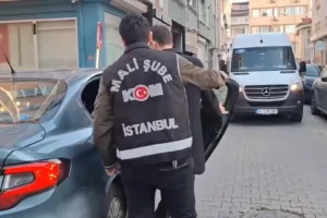 İstanbul merkezli 7 ilde yasa dışı bahise yönelik düzenlenen operasyonda gözaltına alınan şüpheliler