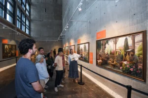 Gençler Tanpınar'ın 'Beş Şehir' kitabından ilham alarak Bursa'nın tarihi mekanlarını geziyor.