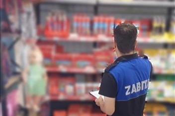 Kayseri Büyükşehir Belediyesi zabıta ekiplerinin denetim yaparken çekilmiş bir fotoğrafı