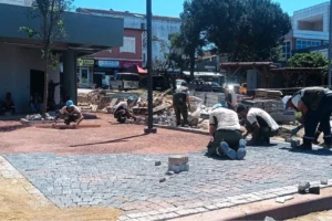 Kocaeli Kandıra'da yapımı devam eden modern kent meydanı