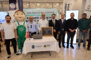 Melikgazi Belediyesi'nin sıfır atık projeleri kapsamında verilen ödül töreni