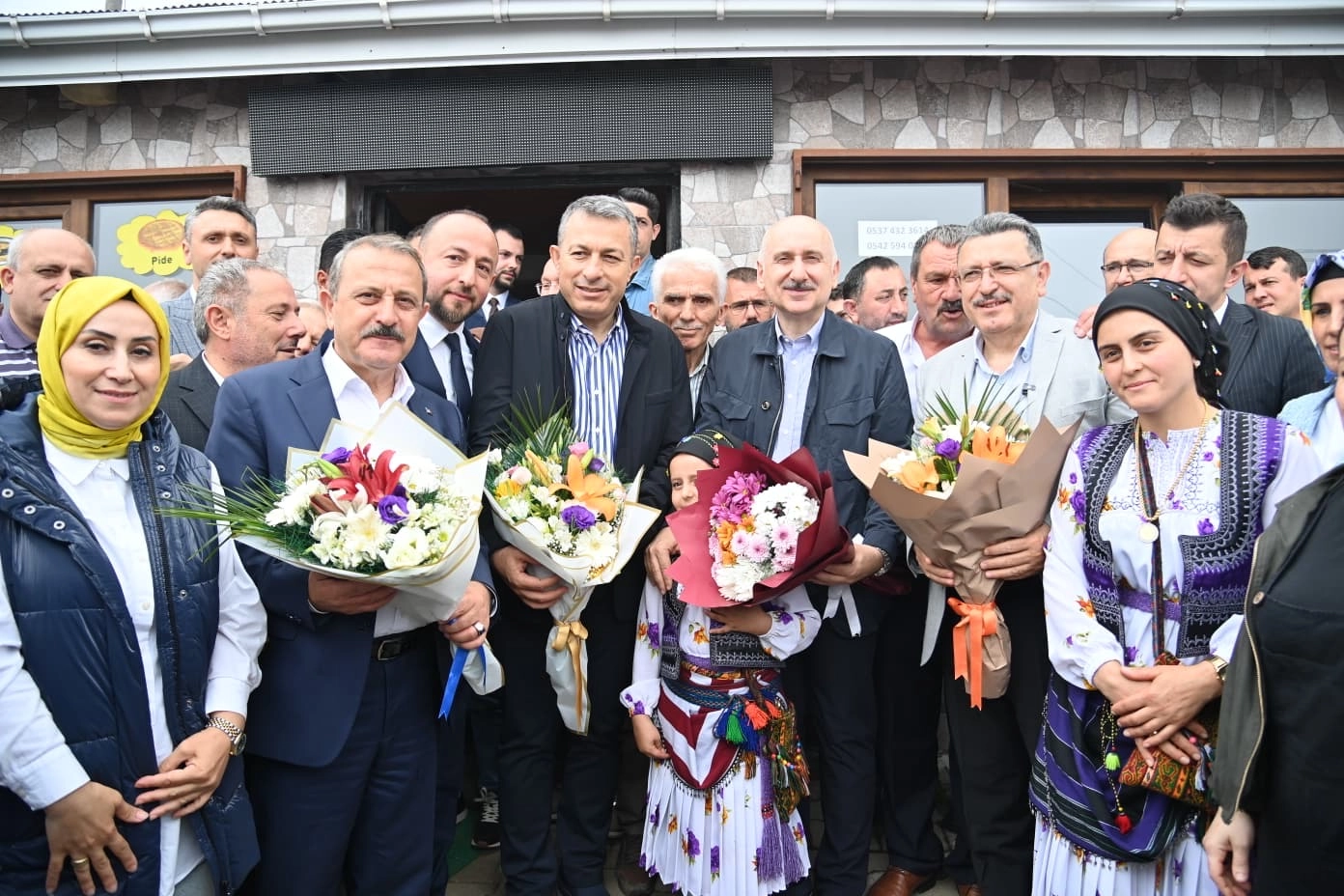 Trabzon Büyükşehir Belediye Başkanı Ahmet Metin Genç, Karadağ Yaylası'nda vatandaşlarla buluştu.
