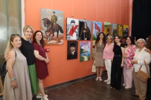 OSMEK kursiyerlerinin bir yıllık emeğiyle hazırlanan eserlerin yer aldığı sergiden genel görünüm