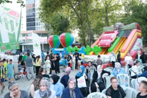 Osmangazi Belediyesi tarafından Adalet Mahallesi'nde düzenlenen yaz şenliğinden bir kare