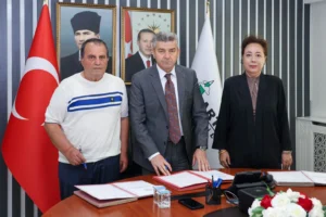 Artvin'de hayırsever iş insanı Yaşar Atan'ın devlet korumasındaki çocuklara yaptığı anlamlı bağış töreni