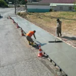 İzmit Gündoğdu Mahallesi'nde tamamlanan yeni beton kaldırım