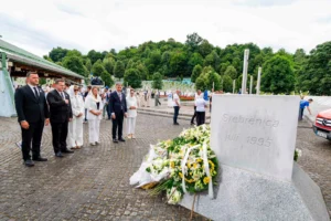İzmir Büyükşehir Belediye Başkanı Cemil Tugay, Srebrenica Katliamı anma törenlerinde