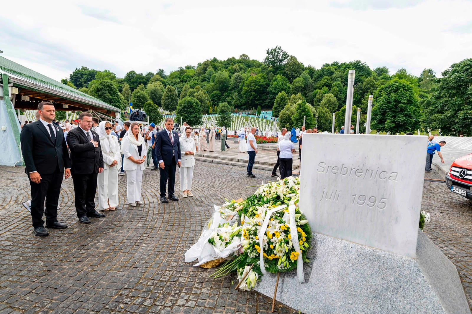 İzmir Büyükşehir Belediye Başkanı Cemil Tugay, Srebrenica Katliamı anma törenlerinde