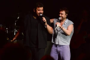 Murat Dalkılıç ve Eser Yenenler'in Çeşme'deki sürpriz düeti