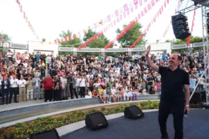 Konya Kültür Günleri etkinliğinde stantları gezen vatandaşlar ve protokol üyeleri