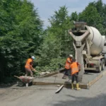 Ordu'da Çaybaşı, Akkuş ve İkizce ilçelerini birleştiren 4.8 km'lik yolda beton yol yapım çalışmaları