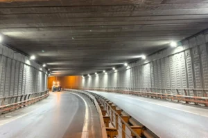 Kocaeli Büyükşehir Belediyesi'nin Gebze Eskihisar alt geçidinde gerçekleştirdiği aydınlatma ve bakım çalışmaları