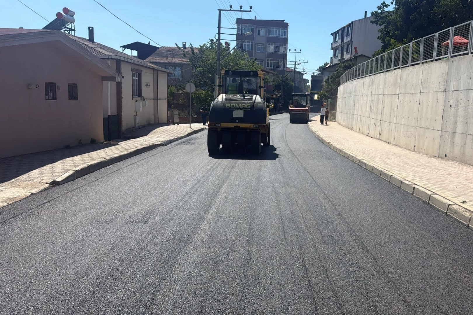 Kocaeli Gebze'de Pelitli Mahallesi Atatürk Caddesi'nde tamamlanan asfalt çalışması