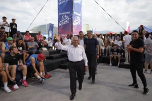 Kayseri'de düzenlenen FIBA 3x3 Lite Quest 2026 Turnuvası'nda Başkan Memduh Büyükkılıç sporcularla bir arada
