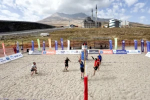 Kayseri Erciyes'te düzenlenen plaj voleybolu turnuvası.