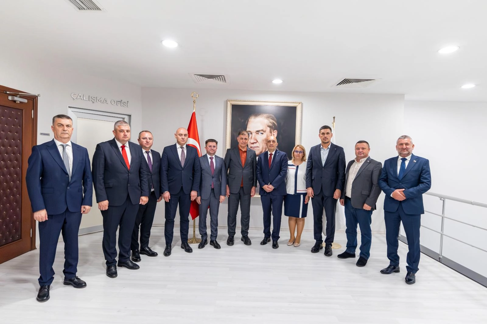 İzmir Büyükşehir Belediye Başkanı Dr. Cemil Tugay ve Kırcaali Belediye Başkanı Erol Mümün heyetiyle birlikte