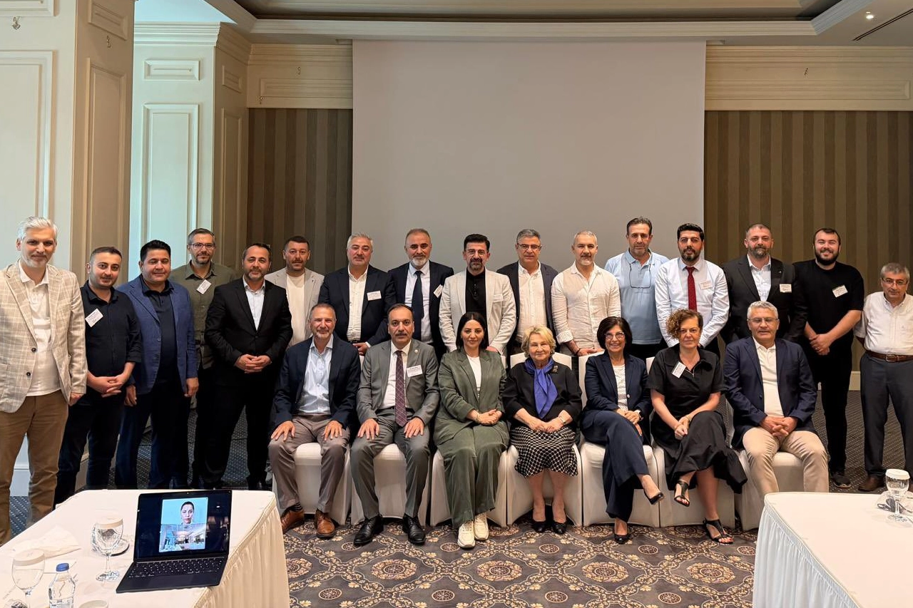 Ağrı Barosu Van'da barış ve hukuk toplantısına katıldı