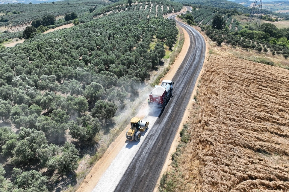 Mudanya'da kırsal mahalle yollarının yenilenmesi çalışması