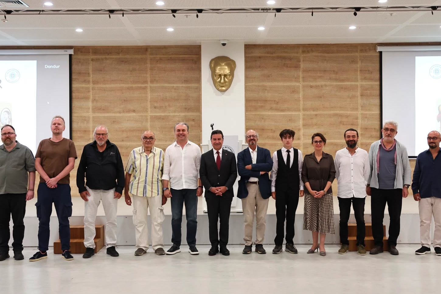 Muğla'da düzenlenen Uluslararası Karikatür Yarışması 'Aşk ve Sevgi' temalı ödül töreni