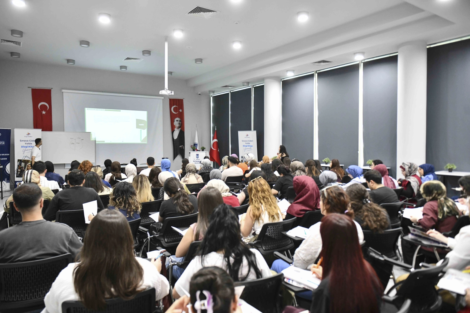 Ankara'da öğretmen adayları için düzenlenen ücretsiz sınav kampı